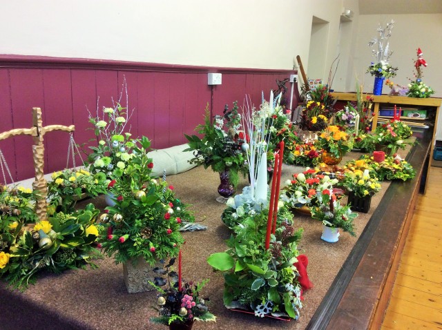 Flower arranging led by Lynne December 2017 - photo 2